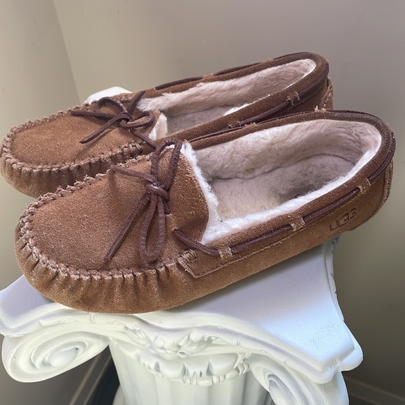 Ugg - Slippers - Size 8.5 - Picture 3 of 11